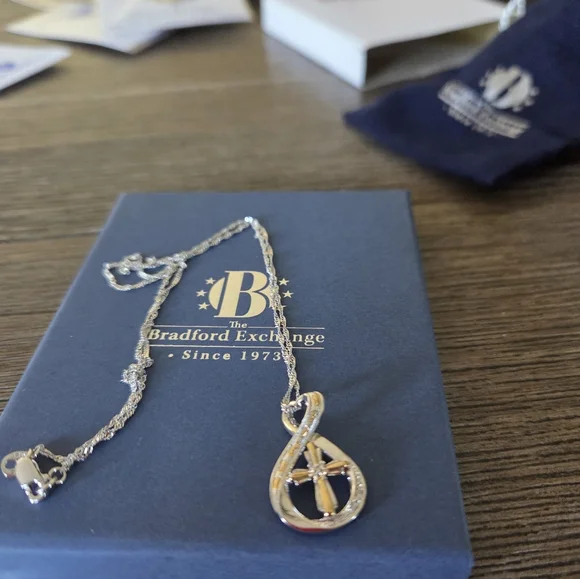 Bradford Exchange Footprints in the Sand Infinity Necklace - Picture 15 of 15